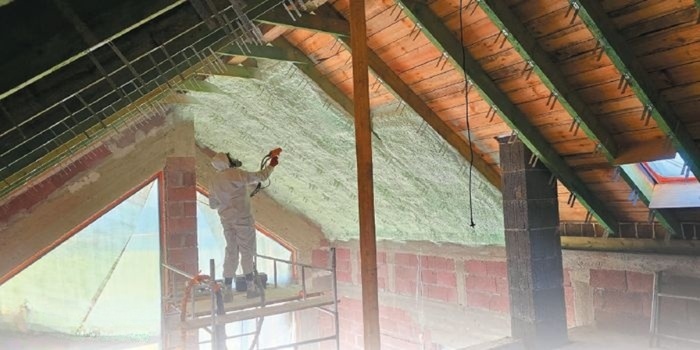 Izolacja hal przemysłowych i budynków komercyjnych